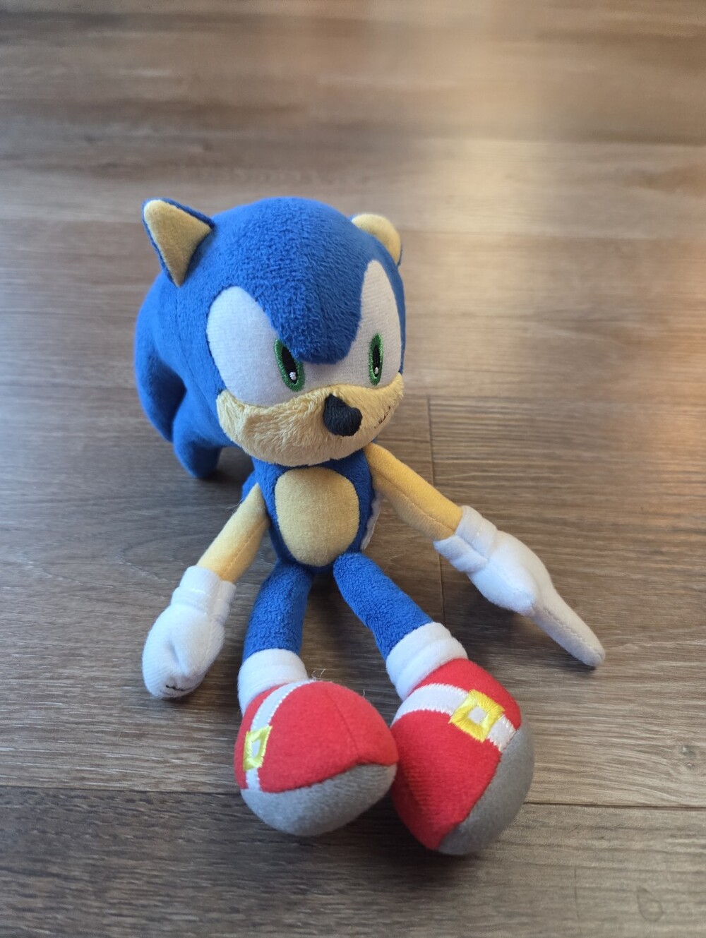 2018 Sonic The Hedgehog Sonic Pointing Finger Tomy 8 Inch Plush